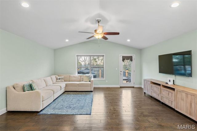 518 Crestfall Drive, Washington, MO 63090