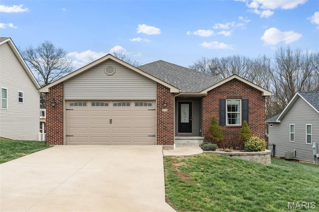 518 Crestfall Drive, Washington, MO 63090