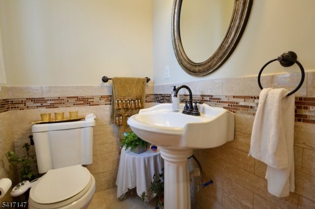 89 Rose St, Wood-ridge Boro, NJ 07075