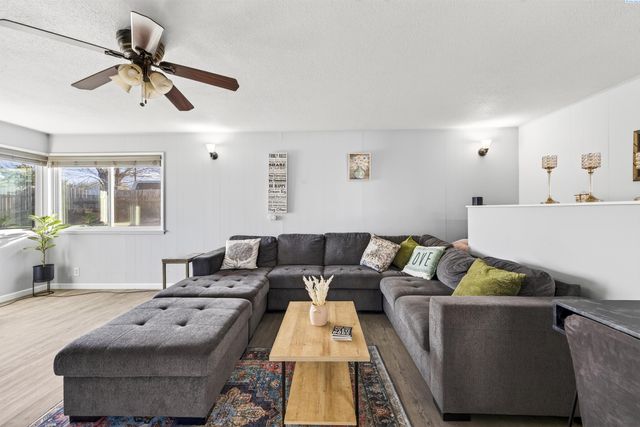 2211 W 6th Ave, Kennewick, WA 99336