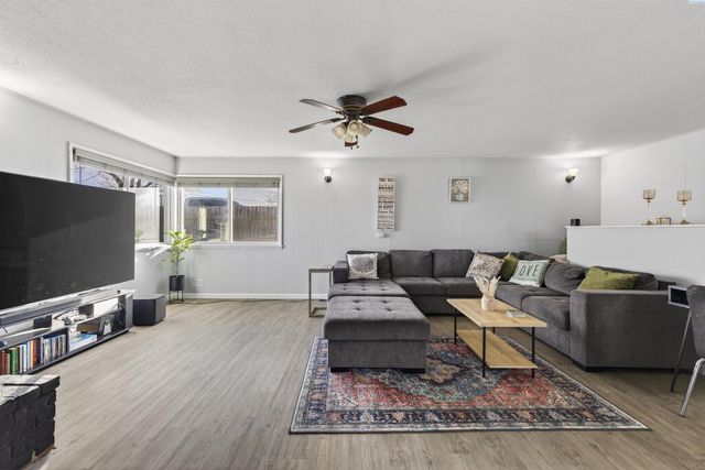 2211 W 6th Ave, Kennewick, WA 99336