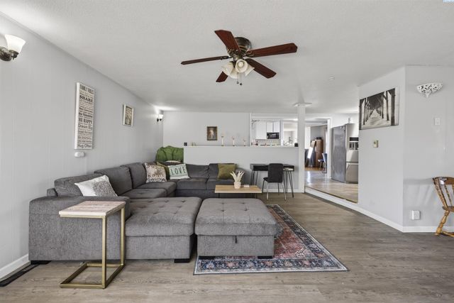 2211 W 6th Ave, Kennewick, WA 99336