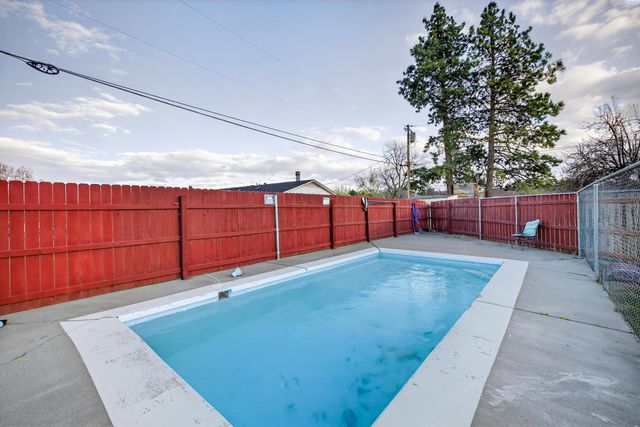 2211 W 6th Ave, Kennewick, WA 99336