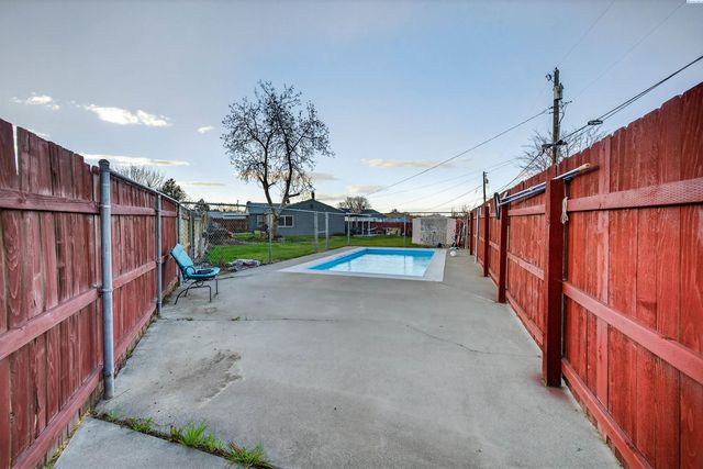 2211 W 6th Ave, Kennewick, WA 99336