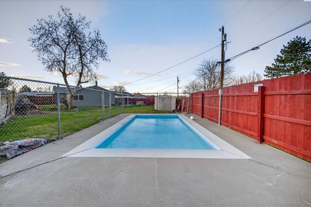 2211 W 6th Ave, Kennewick, WA 99336