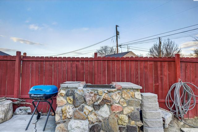 2211 W 6th Ave, Kennewick, WA 99336