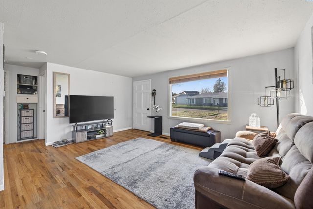 2211 W 6th Ave, Kennewick, WA 99336