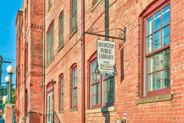 445 E Sunnyside Lane, Irvington, NY 10533