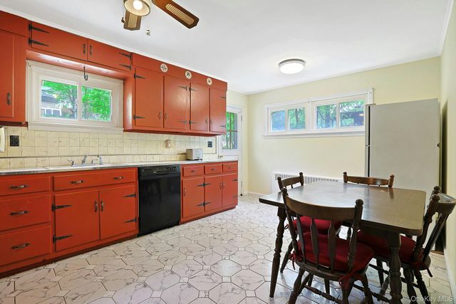 445 E Sunnyside Lane, Irvington, NY 10533