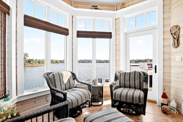 820 Peninsula Drive, Wauconda, IL 60084