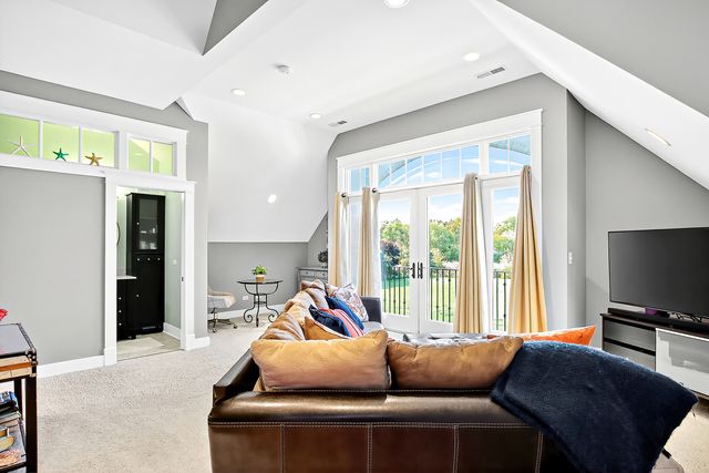 820 Peninsula Drive, Wauconda, IL 60084