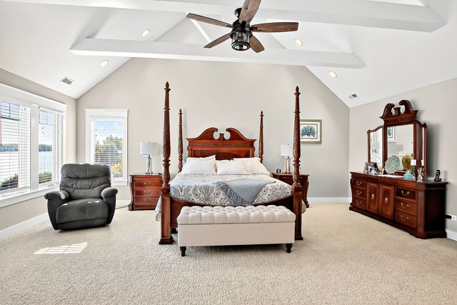 820 Peninsula Drive, Wauconda, IL 60084