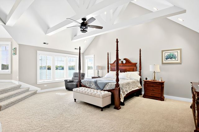 820 Peninsula Drive, Wauconda, IL 60084
