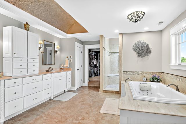820 Peninsula Drive, Wauconda, IL 60084