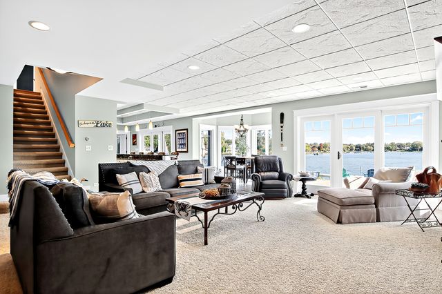 820 Peninsula Drive, Wauconda, IL 60084