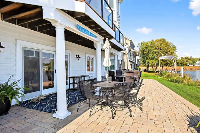820 Peninsula Drive, Wauconda, IL 60084
