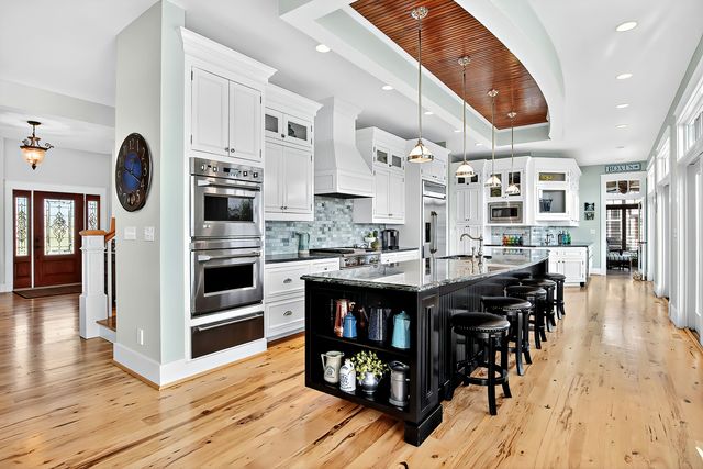 820 Peninsula Drive, Wauconda, IL 60084