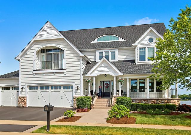 820 Peninsula Drive, Wauconda, IL 60084