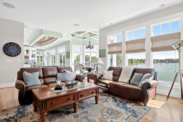 820 Peninsula Drive, Wauconda, IL 60084