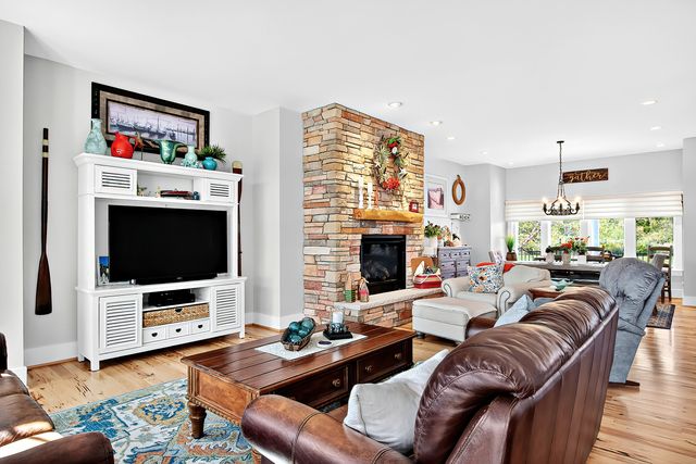 820 Peninsula Drive, Wauconda, IL 60084