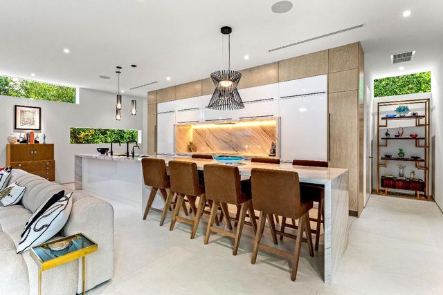 1106 N Swinton Avenue, Delray Beach, FL 33444