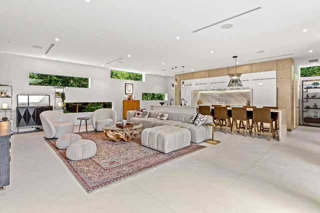 1106 N Swinton Avenue, Delray Beach, FL 33444