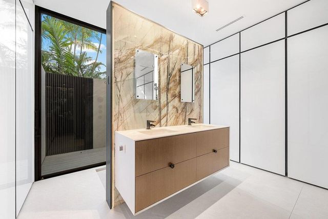 1106 N Swinton Avenue, Delray Beach, FL 33444