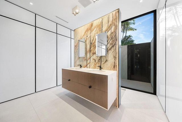 1106 N Swinton Avenue, Delray Beach, FL 33444