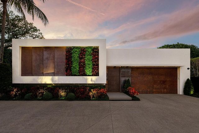 1106 N Swinton Avenue, Delray Beach, FL 33444