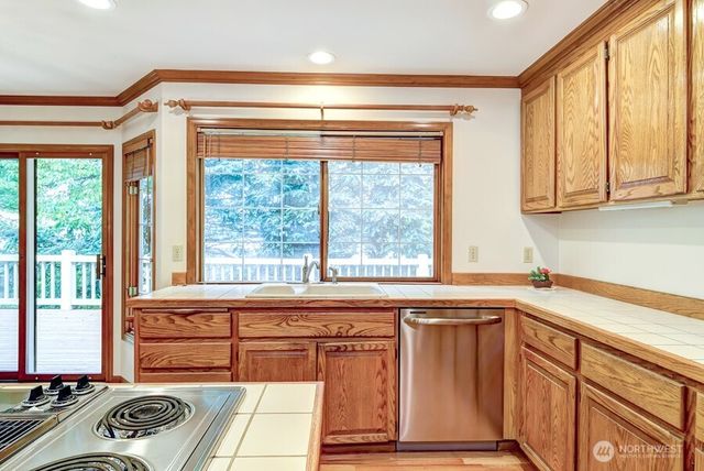 7795 80th Place SE, Mercer Island, WA 98040