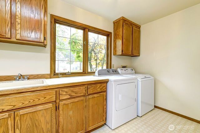 7795 80th Place SE, Mercer Island, WA 98040