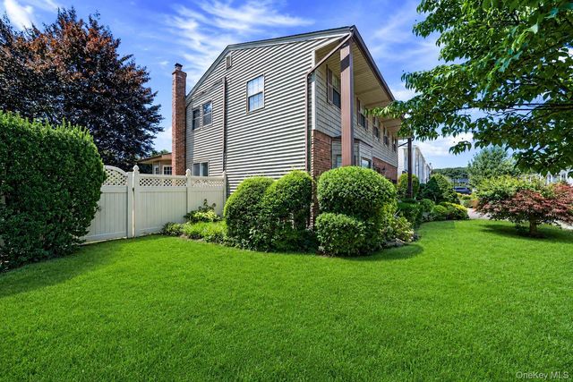 211 Meredith Lane, West Hempstead, NY 11552
