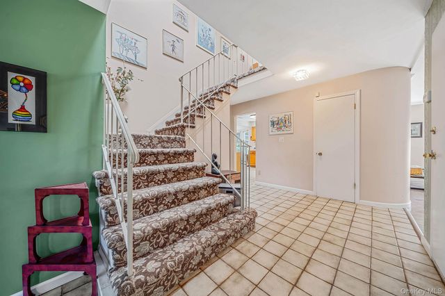 211 Meredith Lane, West Hempstead, NY 11552