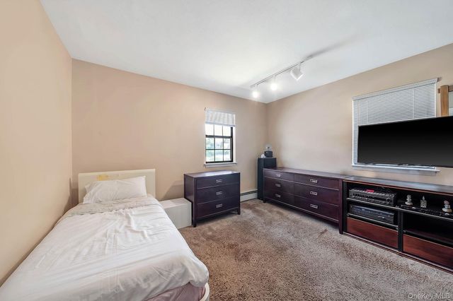 211 Meredith Lane, West Hempstead, NY 11552