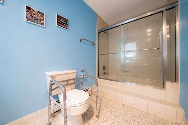 211 Meredith Lane, West Hempstead, NY 11552