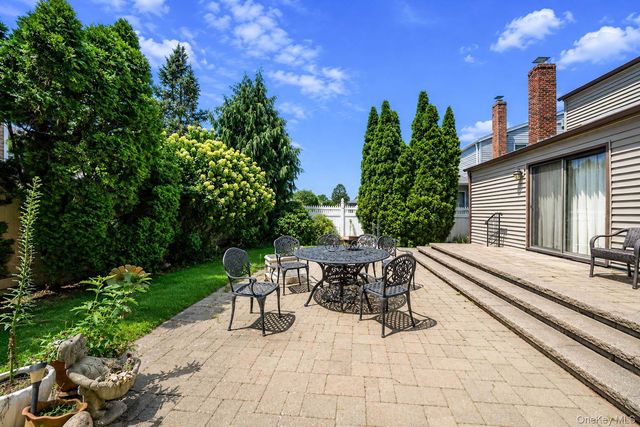 211 Meredith Lane, West Hempstead, NY 11552