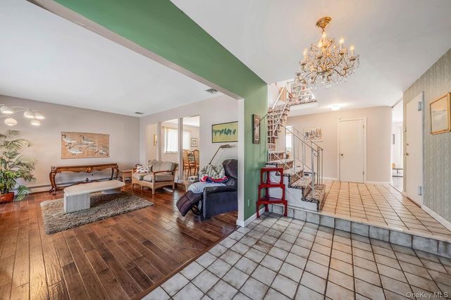 211 Meredith Lane, West Hempstead, NY 11552