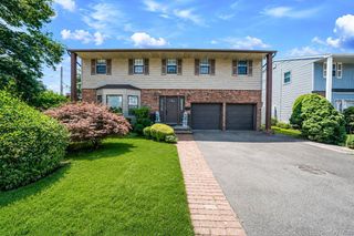 211 Meredith Lane, West Hempstead, NY 11552