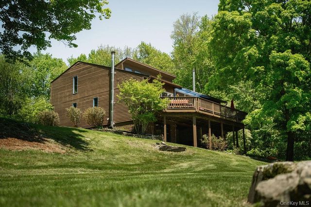 78 Rymph Road, Staatsburg, NY 12580