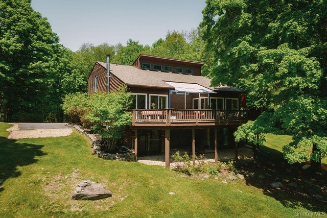 78 Rymph Road, Staatsburg, NY 12580