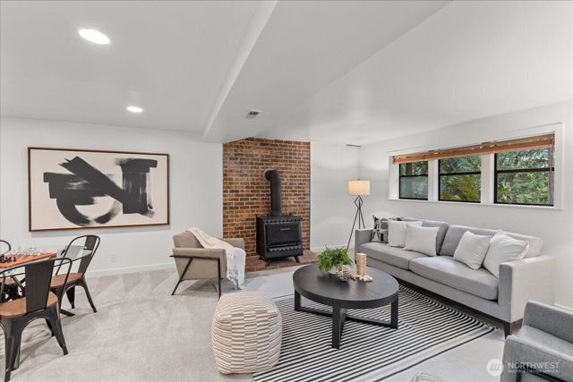 14702 255 Avenue SE, Issaquah, WA 98027