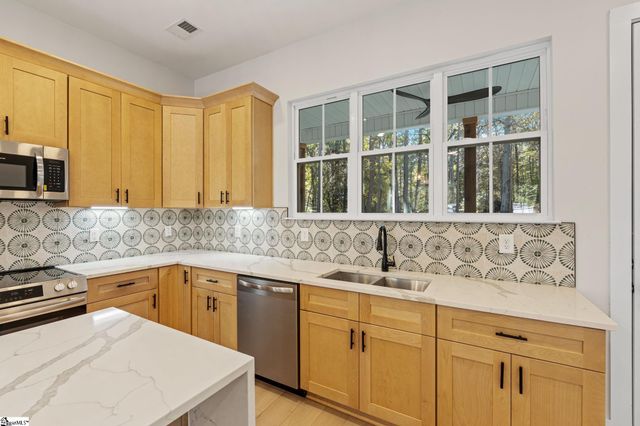 602 Dryden Drive, Westminster, SC 29693