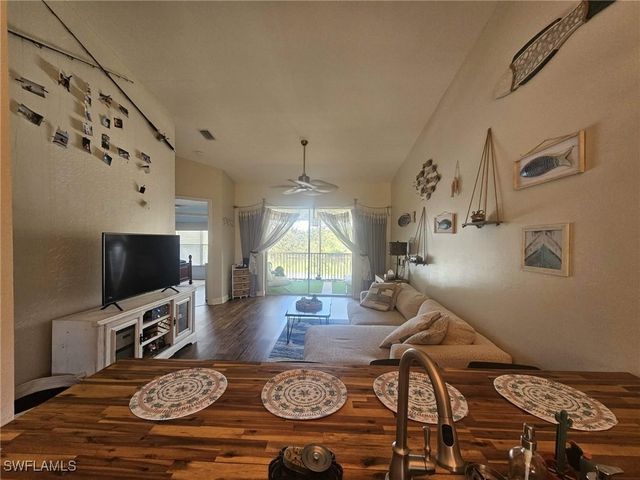 266 Newport DR 310, Naples, FL 34114