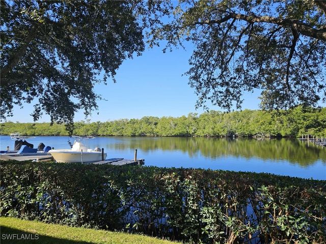 266 Newport DR 310, Naples, FL 34114