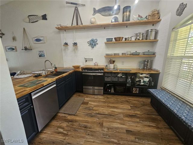 266 Newport DR 310, Naples, FL 34114