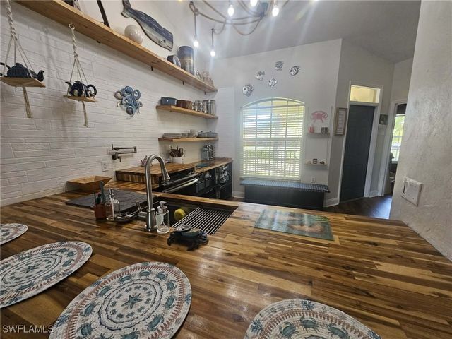 266 Newport DR 310, Naples, FL 34114