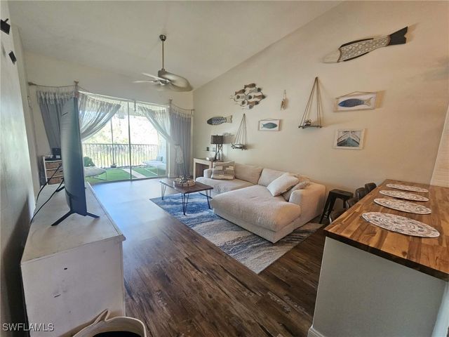 266 Newport DR 310, Naples, FL 34114