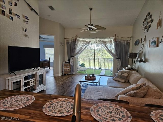 266 Newport DR 310, Naples, FL 34114