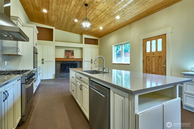 1620 N 183rd Street, Shoreline, WA 98133