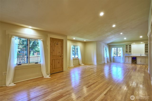 1620 N 183rd Street, Shoreline, WA 98133